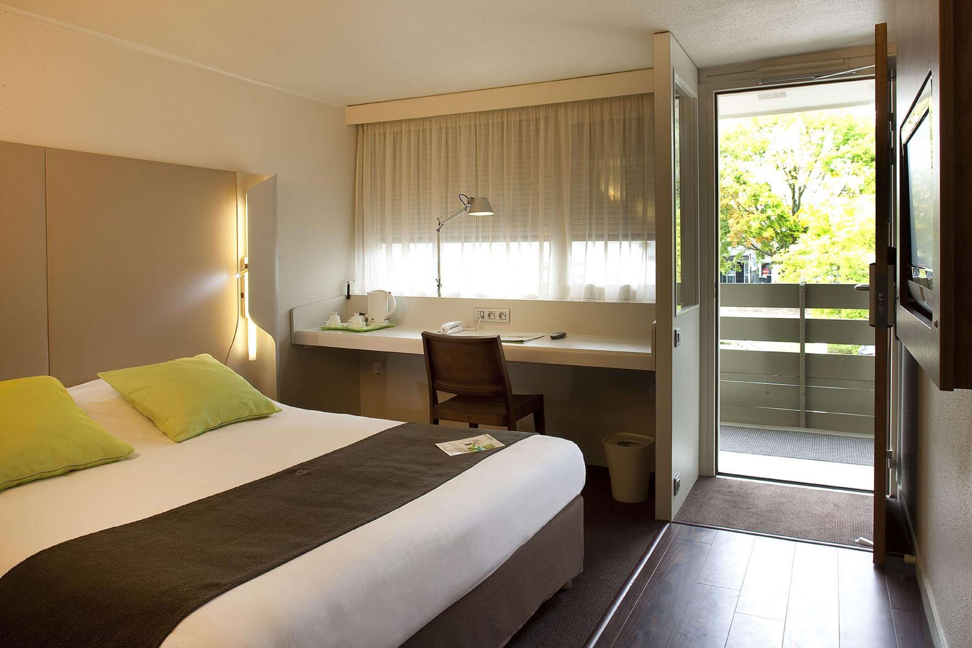 Campanile Chartres Hotel Exterior photo